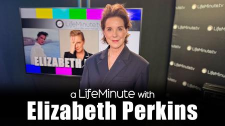 Elizabeth Perkins Says Working with Dan Levy and Old Friend Laurie Metcalf on Netflix’s Big Mistakes Has Been “a Gift”