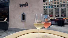 Florentine Wine Window Comes to Times Square